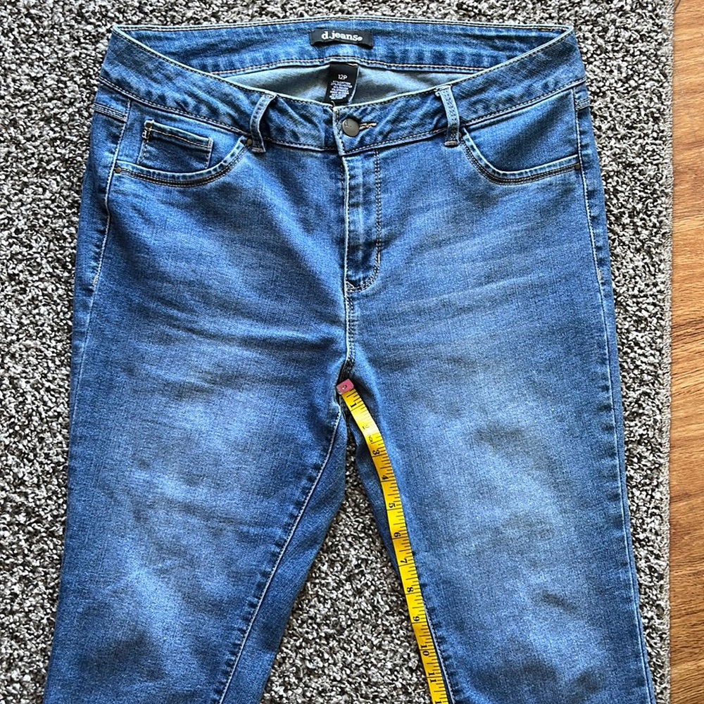D. Jeans stretch crop jeans